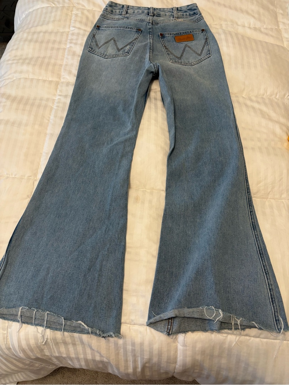 Billabong Wrangler Floral Patchwork Flare Jeans Raw Hem High Waisted Size 26 - Picture 3 of 9